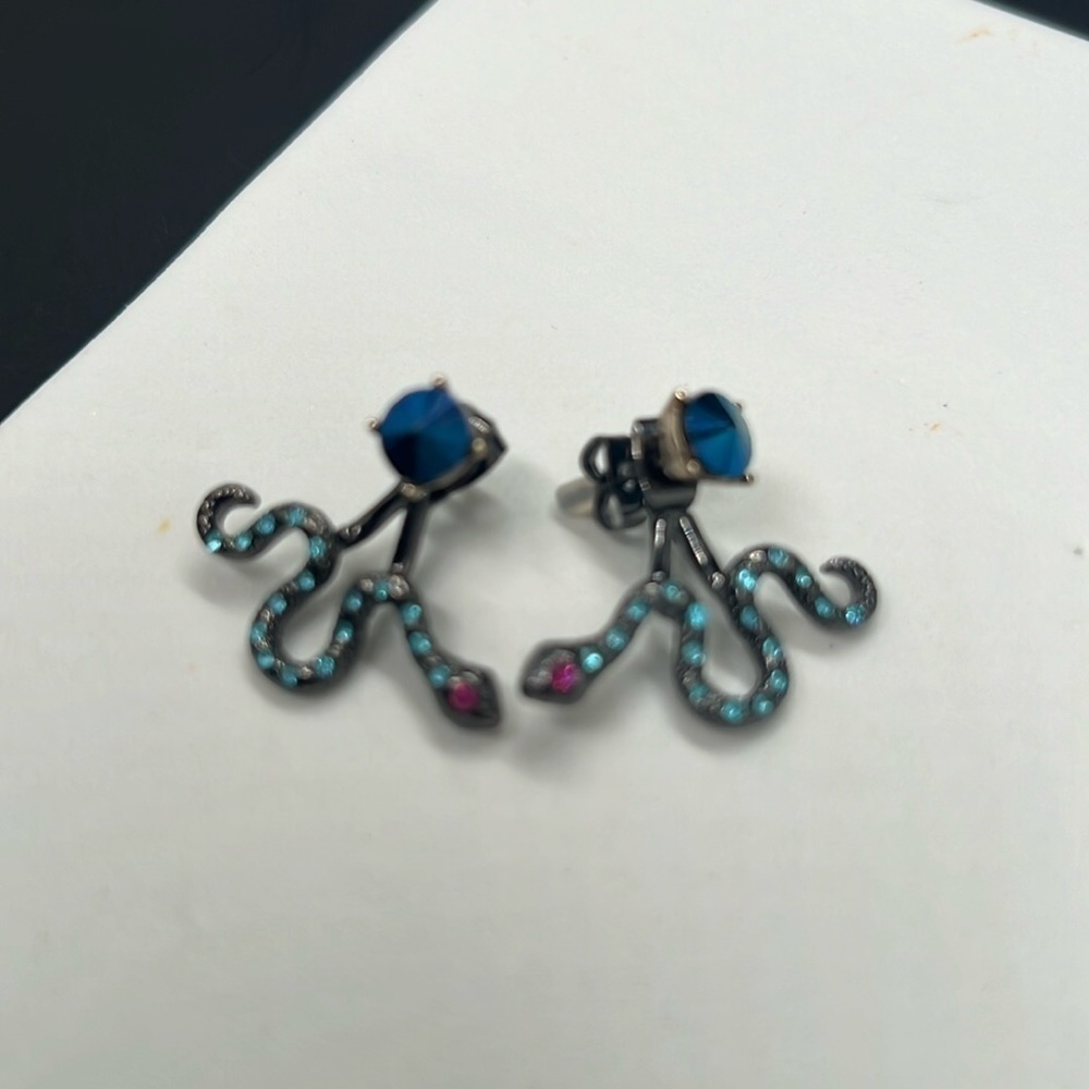 Betsy Johnson, Mystic, Burque snake earrings
